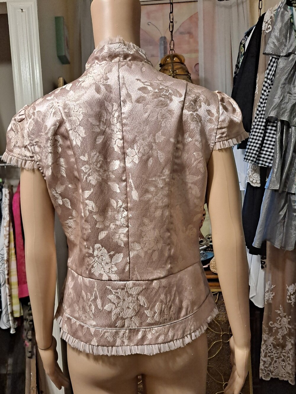 Bisou Bisou Feminine Short Sleeve Lace-Pattern Satin Bolero Jacket in Blush - Picture 9 of 15